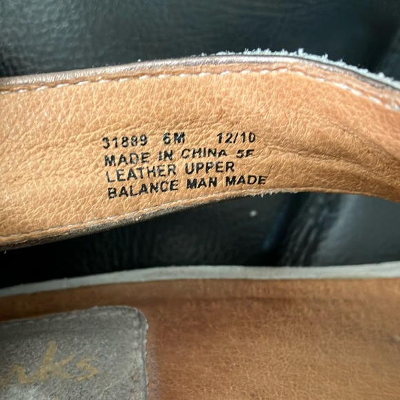 Clark’s artisan size 6 women’s Wedge Sandals with T-Strap and Decorative Cutouts - Picture 3 of 15